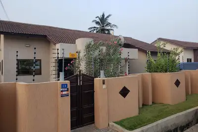 Image de Gorgeous house, great amenities, homely setup for you!