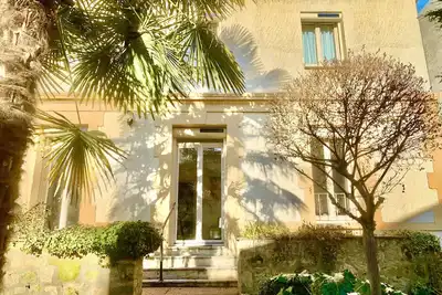 Image de Maison spacieuse et lumineuse avec jardin en hyper-centre de Bergerac. Parking