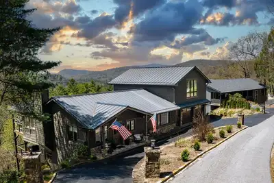 Image de High Noon - Beautiful Mountain Views