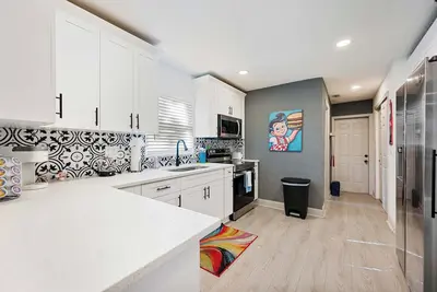 Image de Retro 3 Bed Oasis, Private Yard & Fun Extras