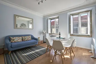 New! River View Elegant Apartment - Historical Lisbon