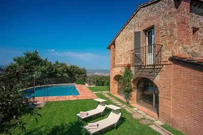 Image de Wonderful Villa Sitting In The Hills With Great Views