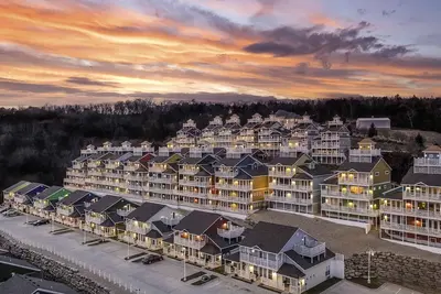 Cape Cod Style Resort Overlooking Beautiful Table Rock Lake!