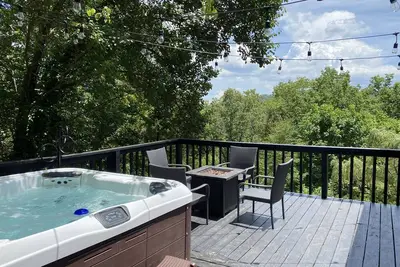 Image de Perfect Location, Close to town, Pet Friendly Cabin with a View, New Hot Tub