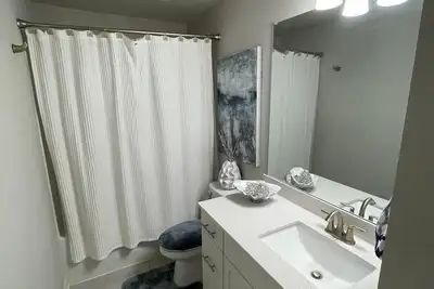 Image de Beautiful 4 Bedroom home with indoor fireplace.