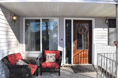 Image de Gather here! 10 Bedrooms, All with private half baths!