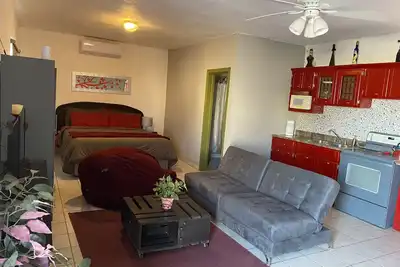 Image de loft rojo vistas al mar