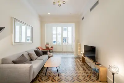 Image de Stylish 2 Bed with 2 bath & big balcony!