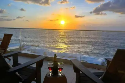 Image de 1 Bdr Penthouse Oceanfront Condo w/ Infinity Pool