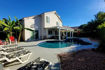 SantaFe Desert Oasis: Saltwater Pool, Ev Charger, Near Coachella & Tennis Garden