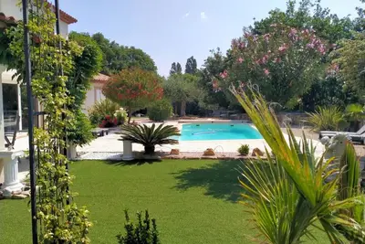Image de Villa de standing Piscine Climatisation proche Lac et Mer