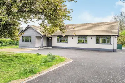 Image de Picked for its tranquil location, private hot tub and views over the meadows.
