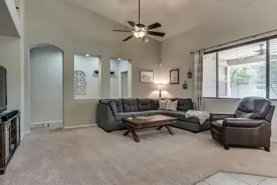 Image de Great location with quick walk to Westgate & State Farm Stadium!