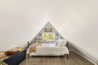 Tiny cottage, Hot tub. Lake. Fire pit. Bbq