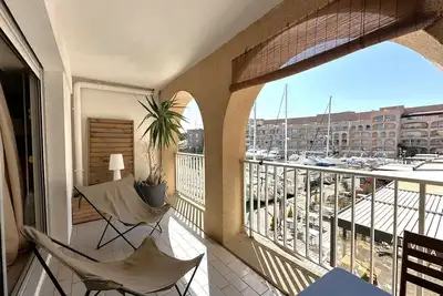 Image de Appartement pour 4 personnes face au port à Hyères