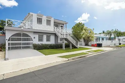 Image de Villa Teresa Spacious with Solar Panels & Cistern. Great Location!