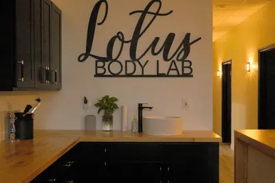 Image de Beautiful wellness spa that is located in the Historic College Park Community.