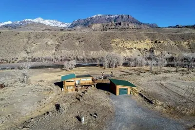 Image de Riverhouse- Pet Friendly, River Views, on the way to Yellowstone!