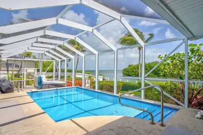 Image de P45 - Spacious 5 bedroom, 4 bath home with spectacular open water views.