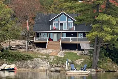 Image de Cottage on quiet lake, great for swimming, fishing, boating