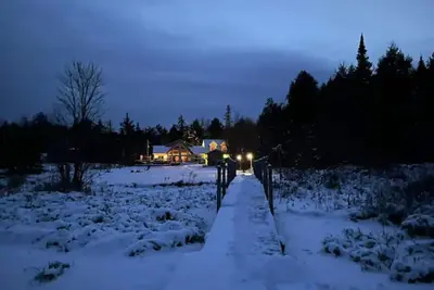 Image de Peaceful Waterfront Almaguin cottage *Pool*Hot Tub