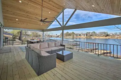 Image de Waterfront Getaway w/ Dock on Lake Hamilton!
