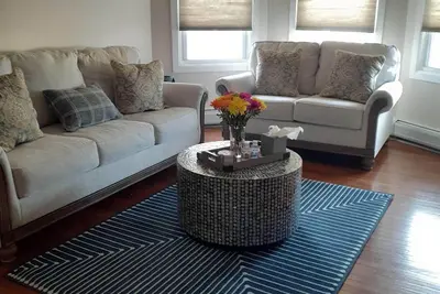 Image de Apt with utilities, wifi, a compact parking space, & on-site laundry near Nyc!