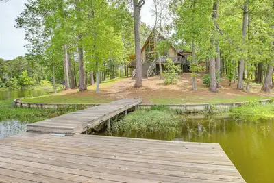 Image de Riverfront Shelby Home w/ Private Boat Dock!