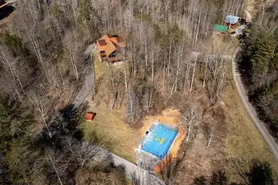 Image de Pickleball Stadium + B-Ball Court! Hot Tub, Arcade, 4br, 5ba +more