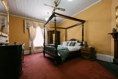 Image de Escape & Step Back in Time. Spa Wood Fire 4 Poster Bed! Mintaro Hideaway Scholar