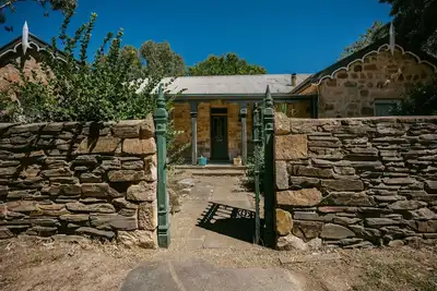 Image de Unwind in Our Cosy 2 Br Spa Cottage with Log Fire. Mintaro Hideaway Carpenter