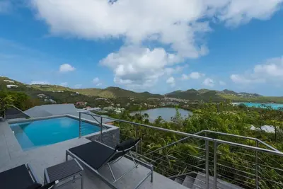 Image de New Paradise Villa with Stunning Island Views