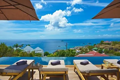 Stylish And Modern Villa With Spectacular Fine Sunset
