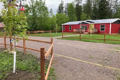 Image de The Stationmaster House at The Red Station by Glacier - 3b/2b, Ac, and Laundry