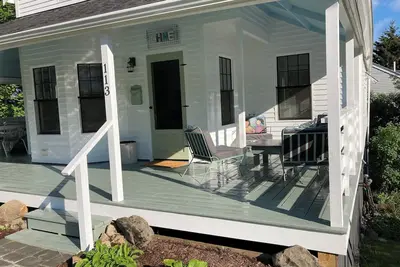 Image de Bright, updated century old cottage two blocks from the ocean