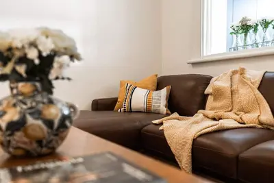 Image de The Governess central Launceston charming engaging