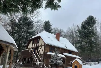 Image de Spacious & Beautiful 8 Bdrm Chalet Set Up For Large Group Entertaining!