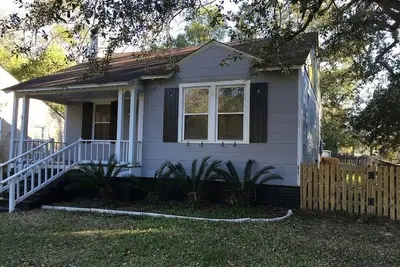 Image de Cozy cottage in Midtown, near hospitals & downtown