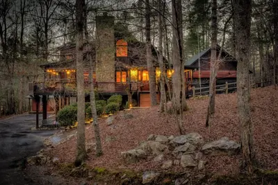 Image de Love You Deerly - Stream on property | Ping pong | Screened Porch | Firepit