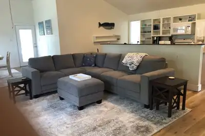 Image de Coastal Breeze Cottage- walk to beach, restaurants, harbor, downtown!