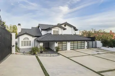 Image de Gated Luxurious Modern Hills Oasis Estate Pool/Spa