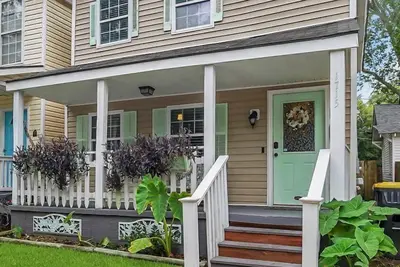 Image de New Cheerful Renovated Home - 5 Min to Downtown!