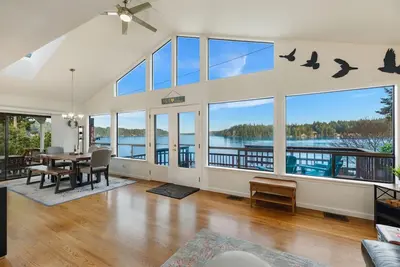 Image de Beautiful Waterfront Getaway