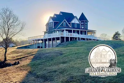 Image de On the Lake & Wine Trail & a Perfect Getaway for16 + With an Ada Suite!