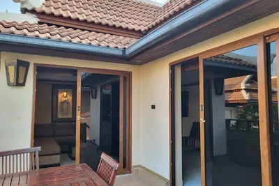 Image de A4: Exclusive grand studio with pool& garden