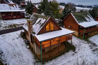 Image de Brand New Hot Tub! Near Dollywood|2bd/2ba|Log Cabin|Sleeps 6|Bbq grill