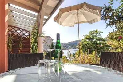 Image de Apartment with terrace directly on the banks and with a view of the Moselle