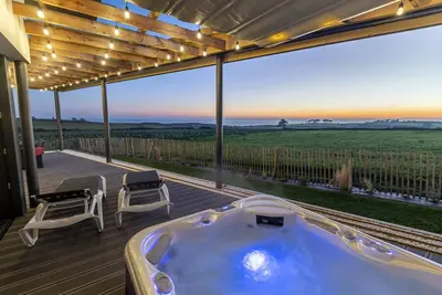 Image de villa neuve prestations de luxe, spa, vue mer Bretagne
