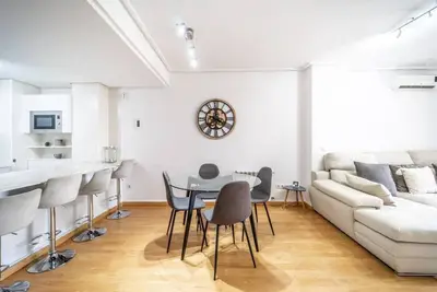 Image de Exclusive 3 Bedroom, 2 Bathroom Apartment close to Amenities - Tr921lt