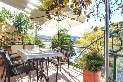 Image de Apartment with terrace directly on the banks and with a view of the Moselle